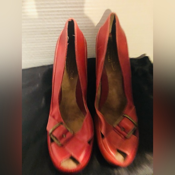 Women red wedge shoe. Size US 8. Great condition - Picture 4 of 5